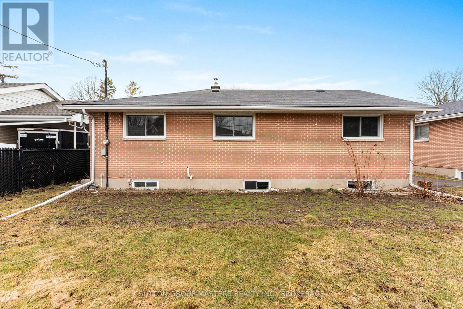 35 HOLLAND CRESCENT - 45