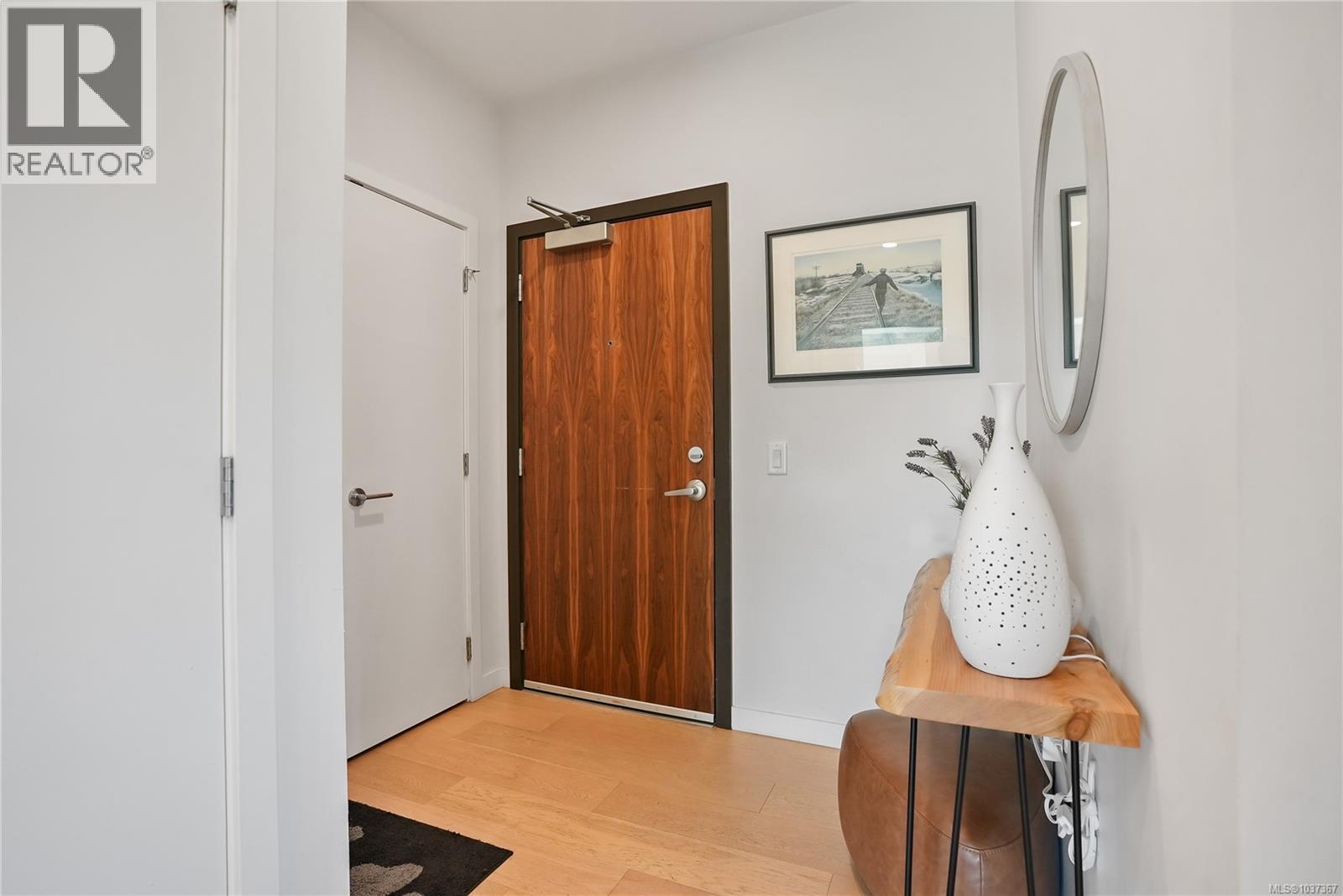 #401 7162 West Saanich Rd - 2