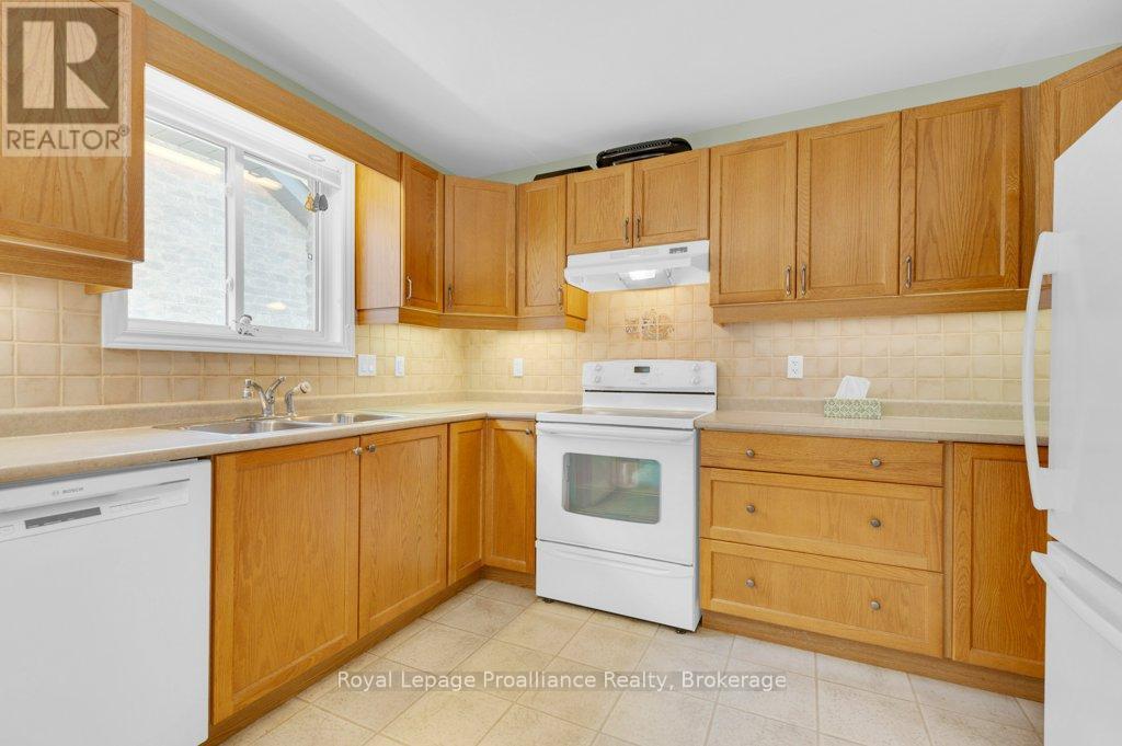 82 GAVEY STREET - 14