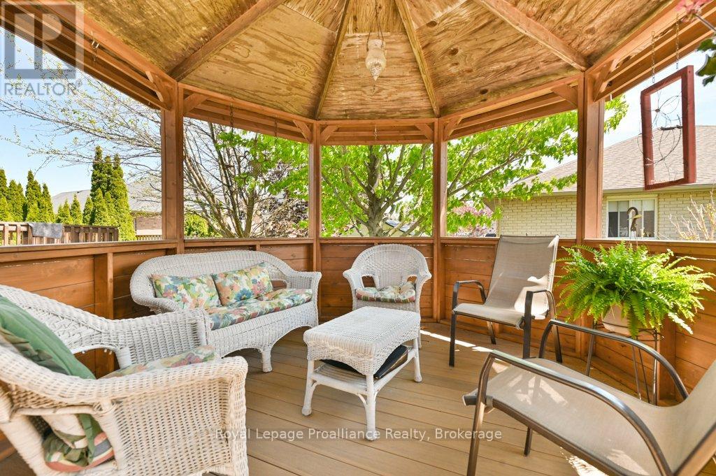 82 GAVEY STREET - 32
