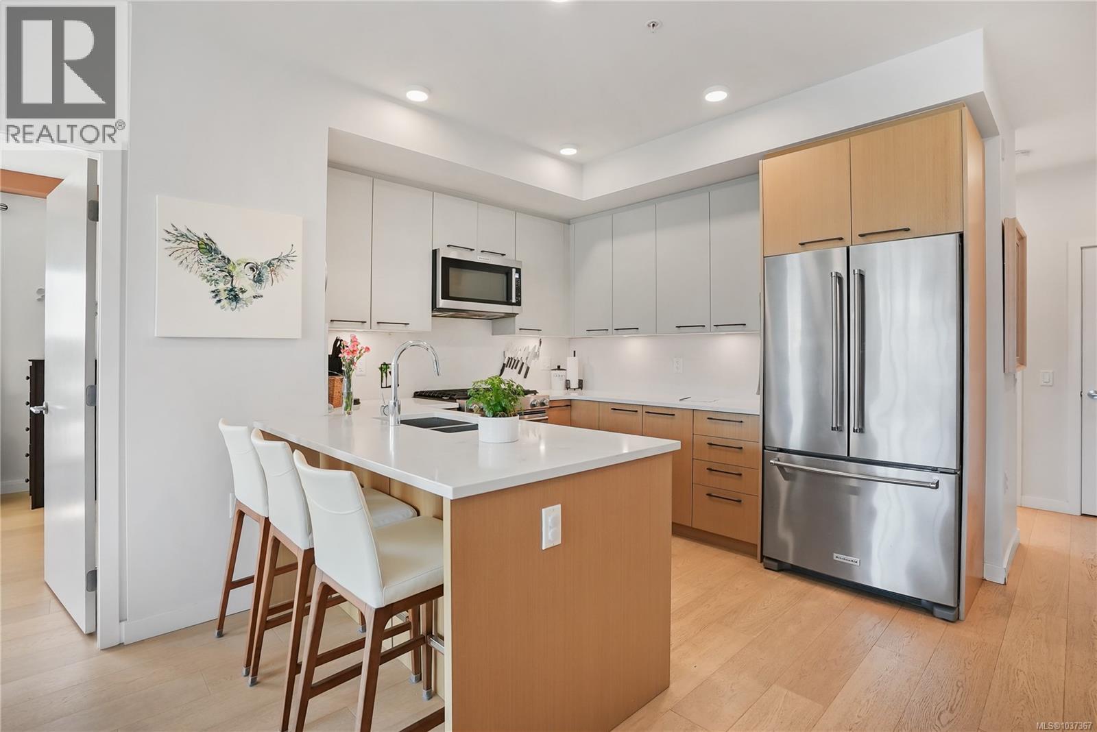 #401 7162 West Saanich Rd - 7