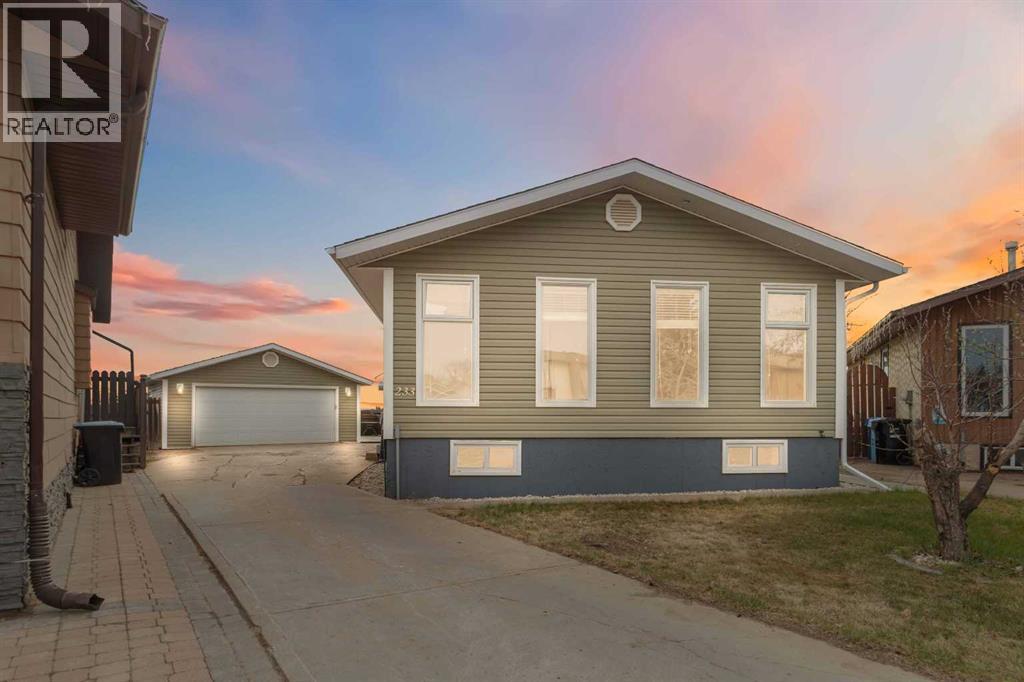 233 GLADSTONE Bay - 1