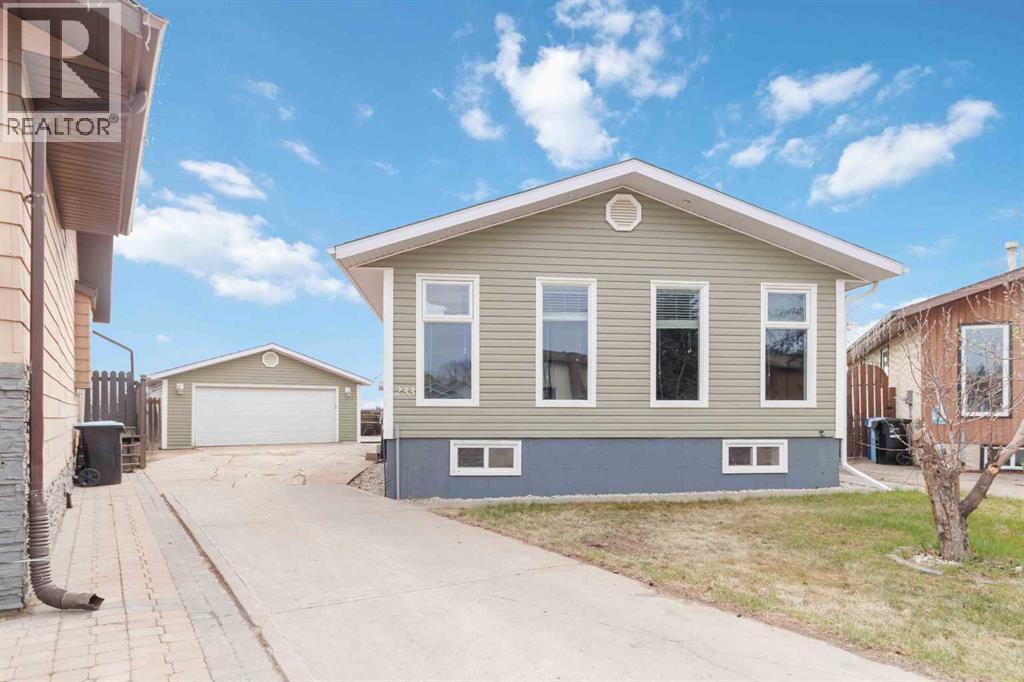 233 GLADSTONE Bay - Image 2