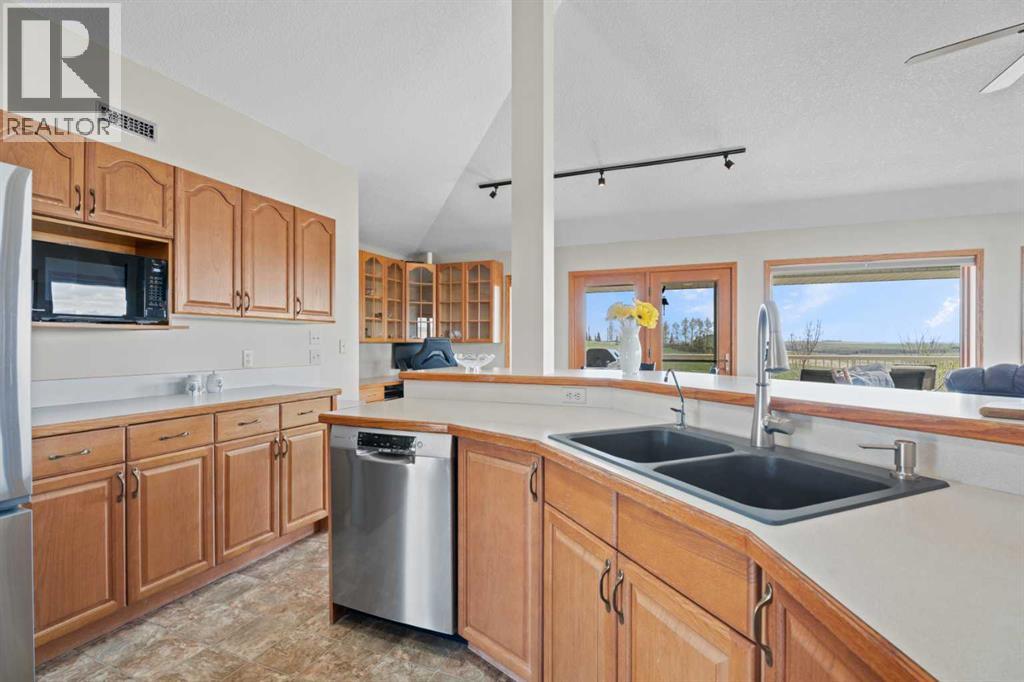 434183 2 Street E - 7