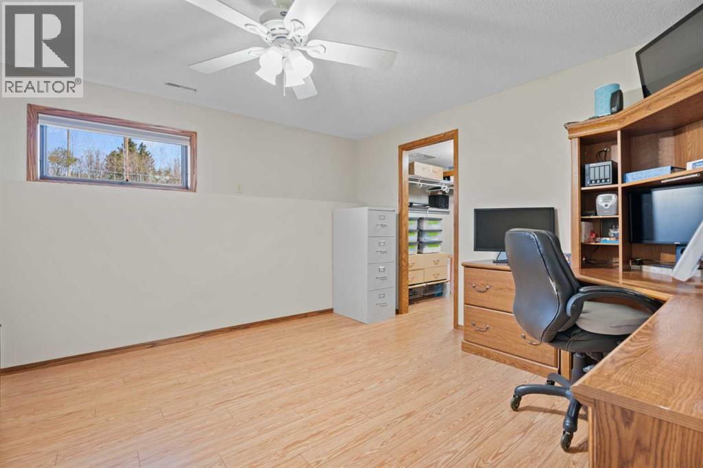 434183 2 Street E - 31