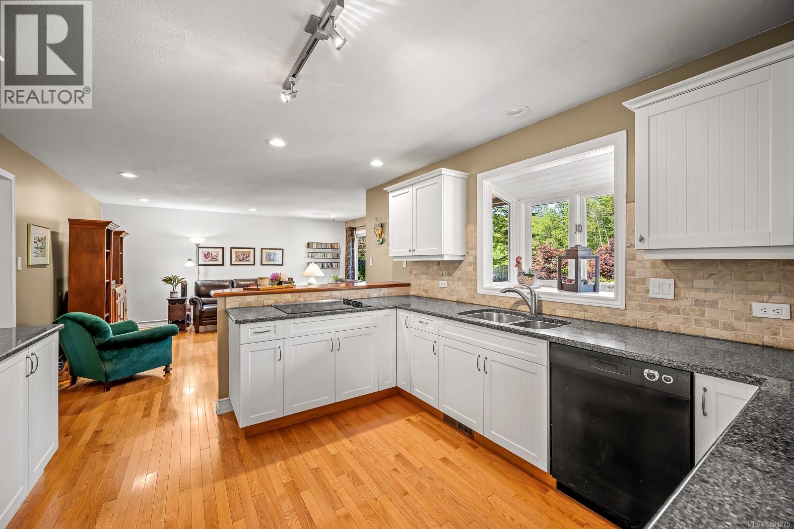 1394 Mallard Dr - 8