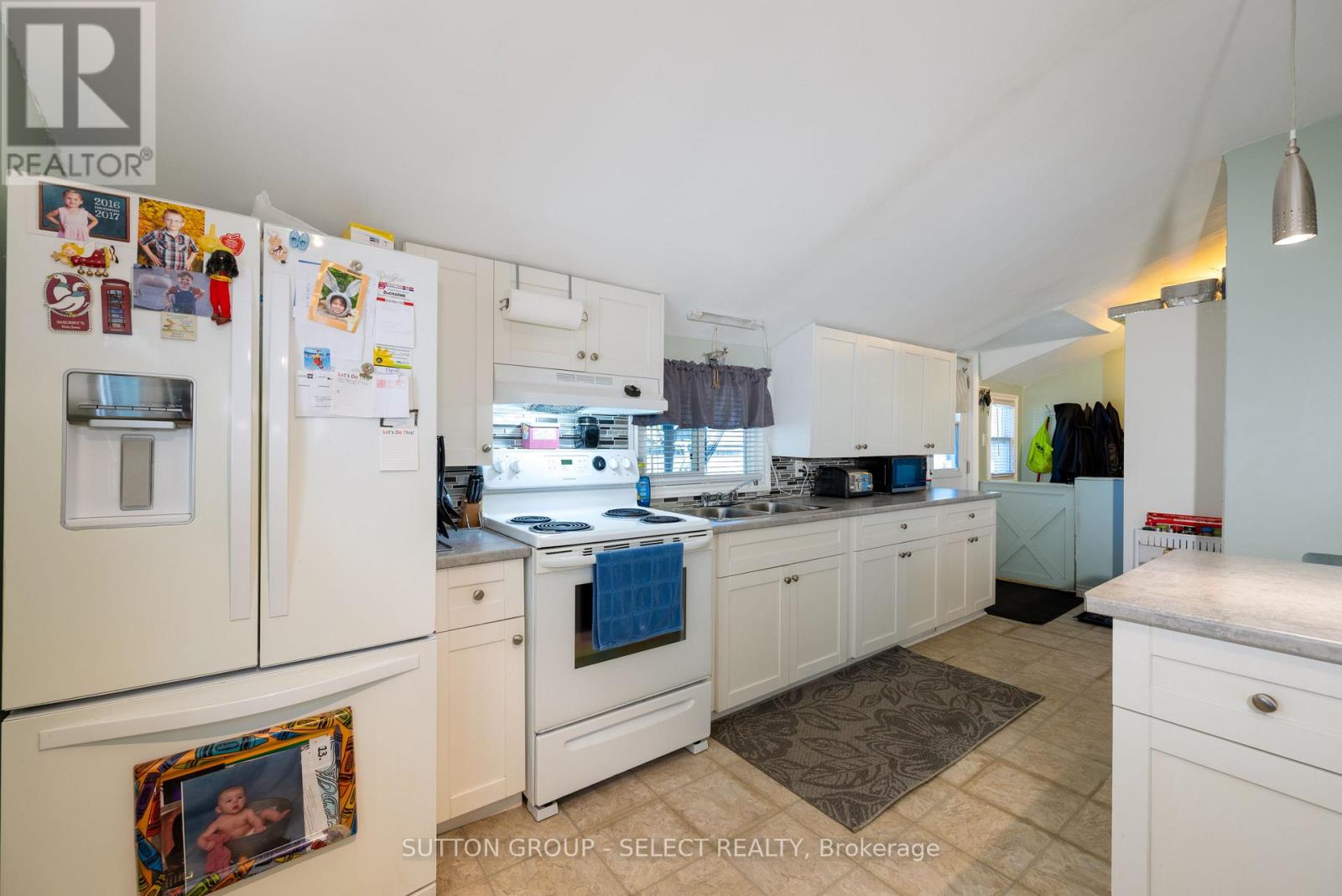 582 HILL STREET - 15