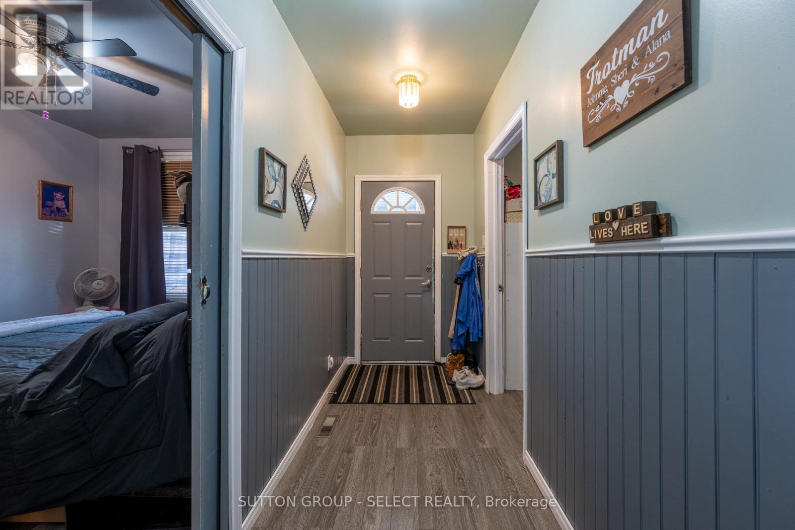 582 HILL STREET - 16