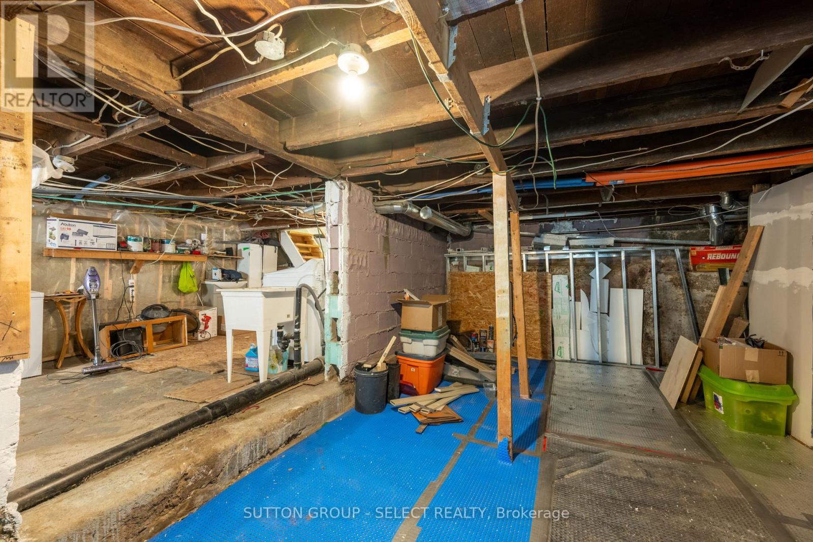 582 HILL STREET - 19