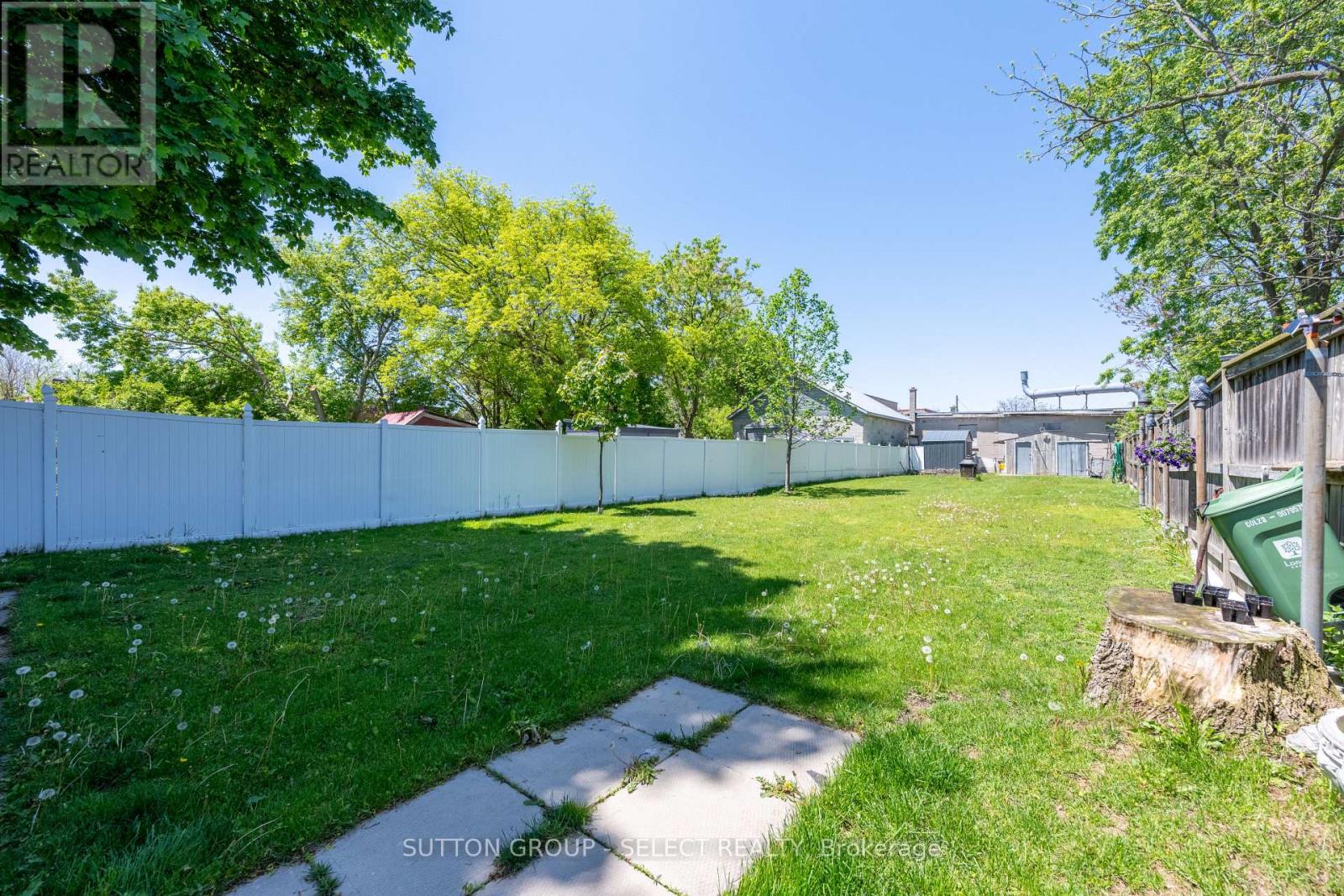 582 HILL STREET - 24