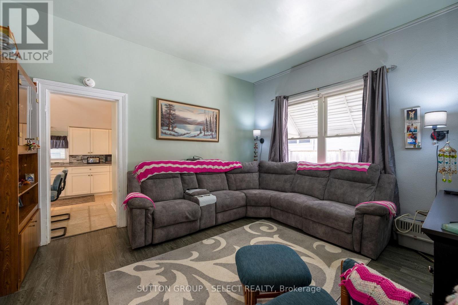 582 HILL STREET - 4