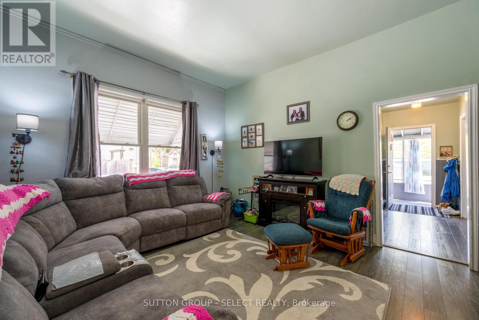 582 HILL STREET - 5
