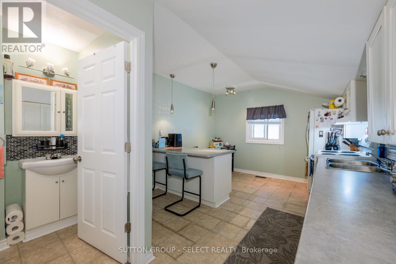 582 HILL STREET - 6