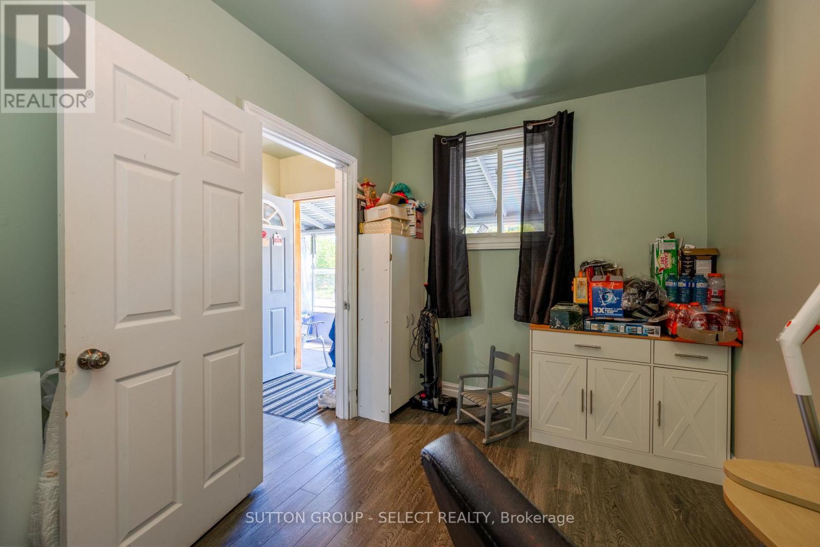 582 HILL STREET - 8