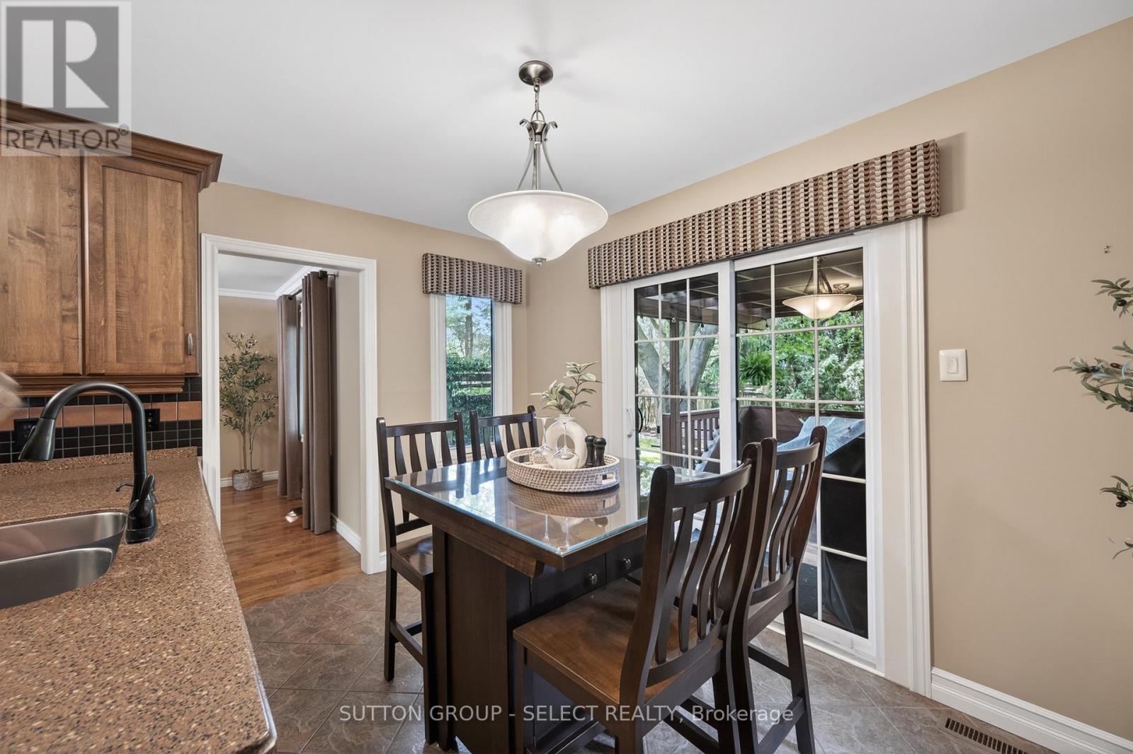 31 ROBINSON COURT - 26