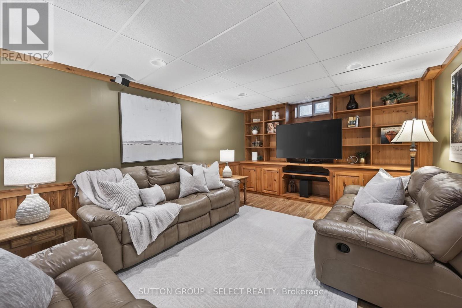 31 ROBINSON COURT - 44