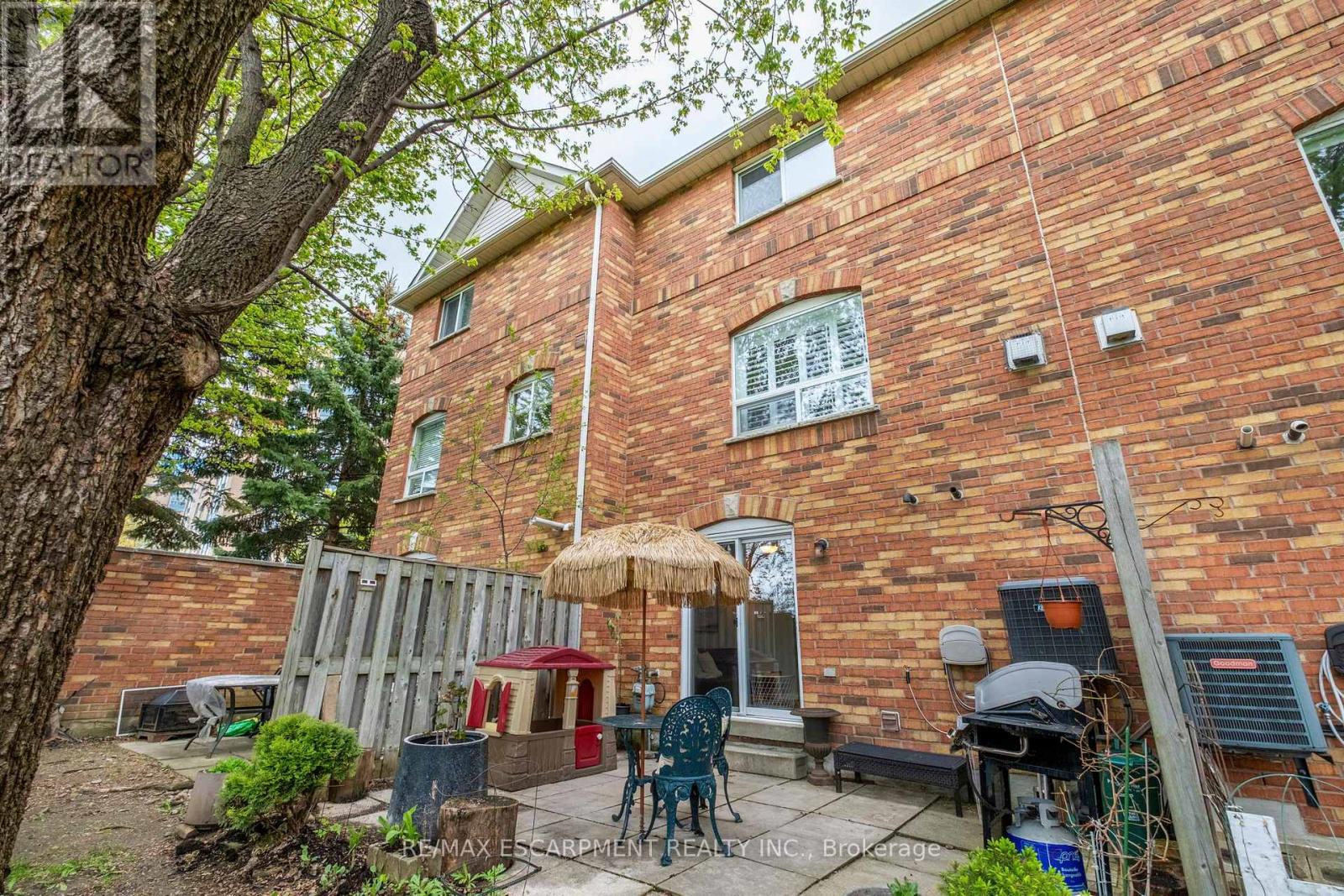 #2 80 ACORN PLACE - 25