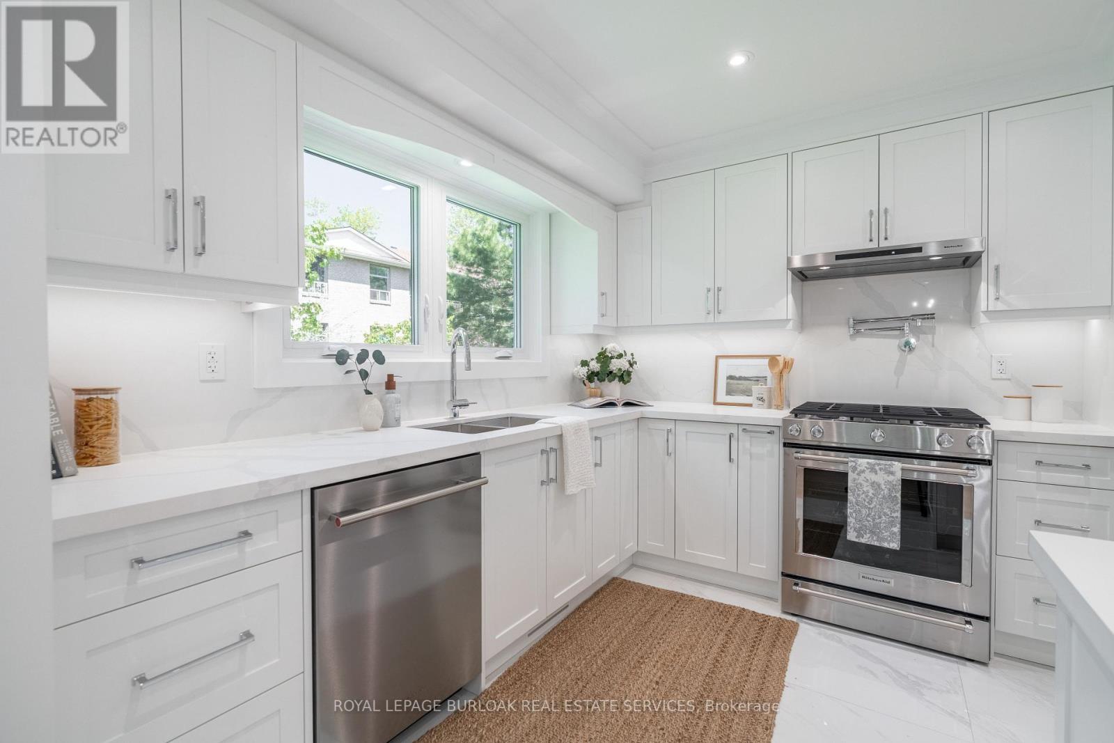 1379 CHRISTINA COURT - 11