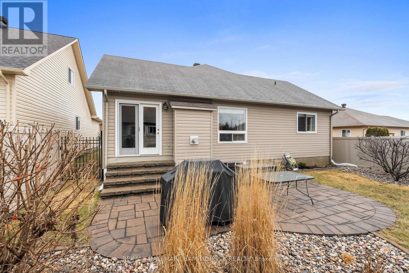 631 ROBERT HILL STREET - 33