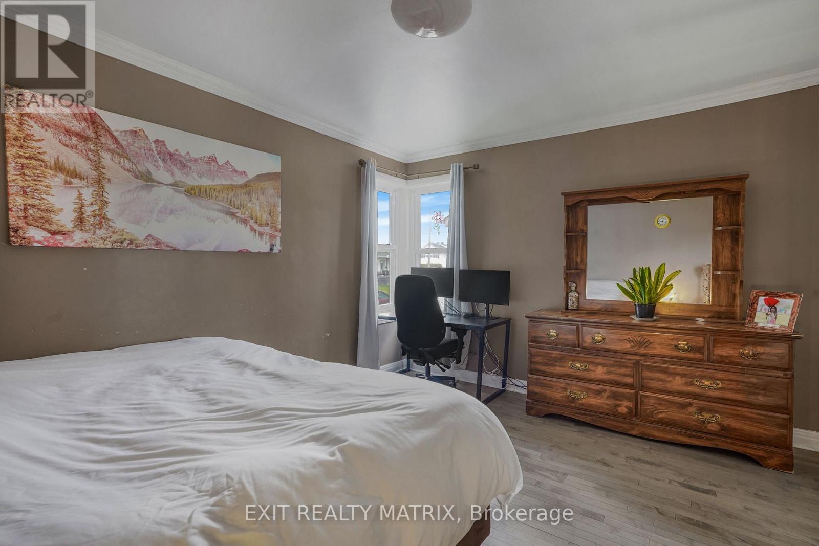 453 GARNEAU ROAD - 14