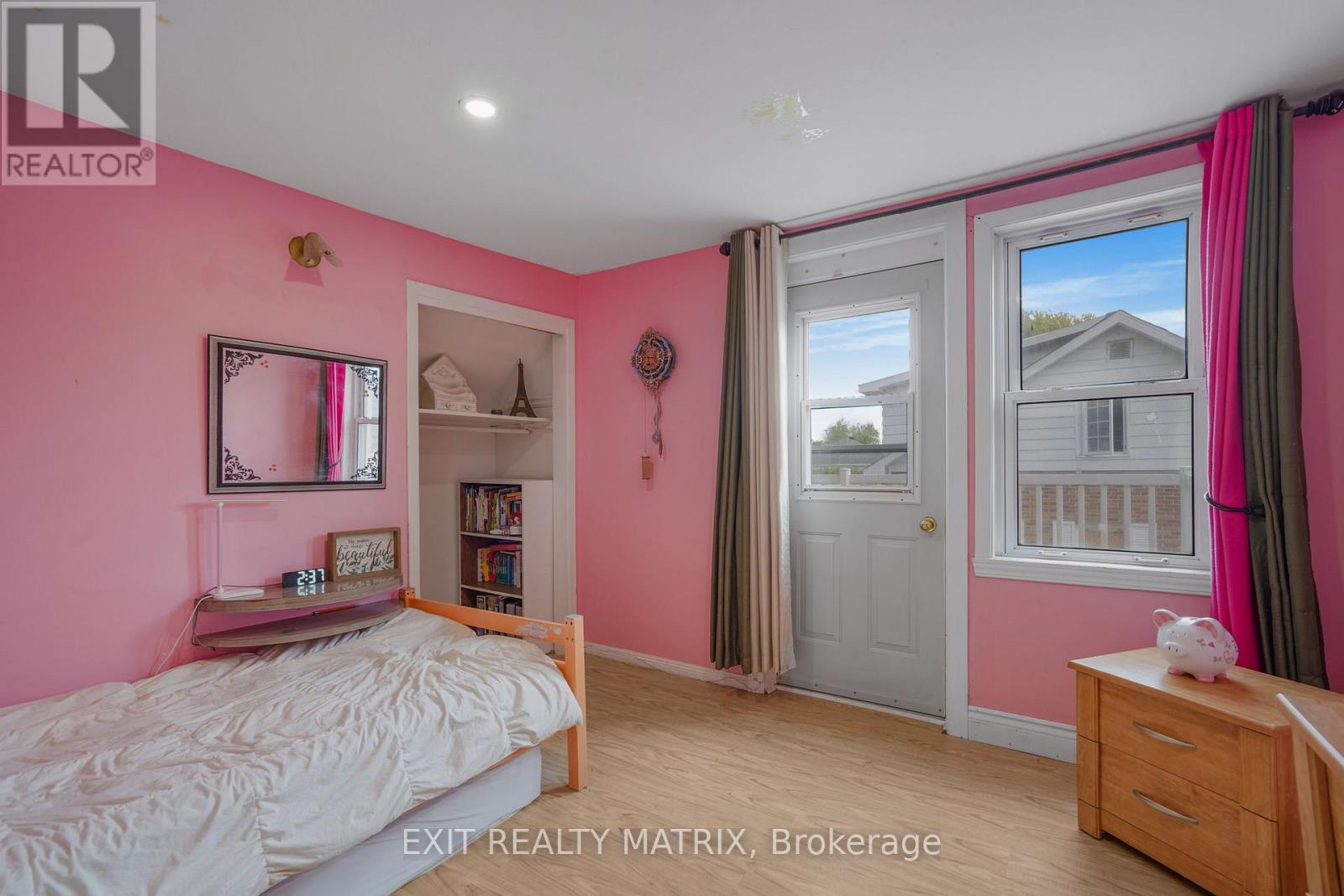 453 GARNEAU ROAD - 21