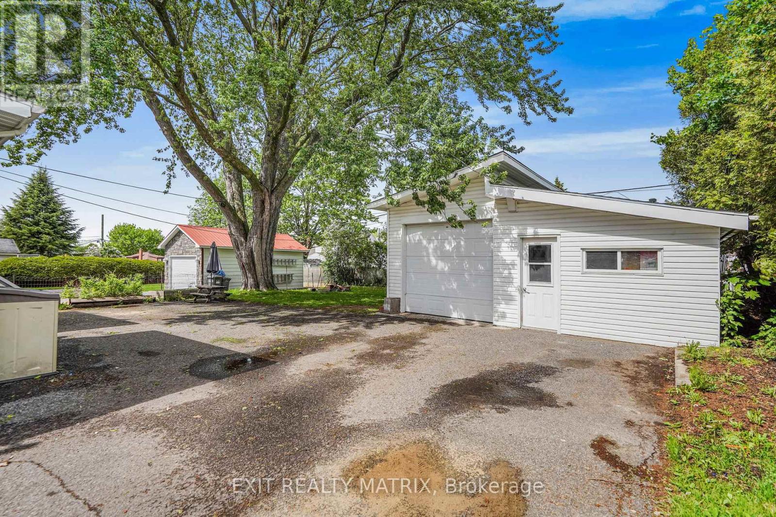 453 GARNEAU ROAD - 25
