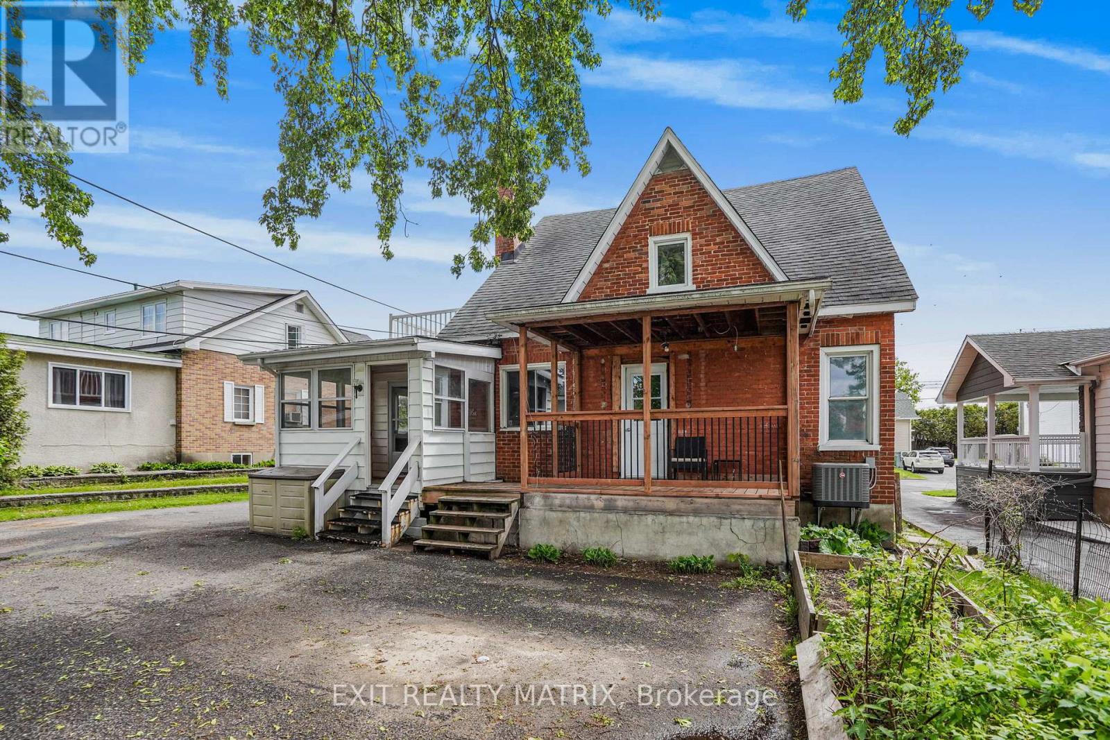 453 GARNEAU ROAD - 28