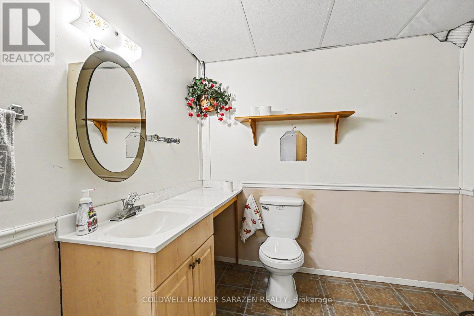 258 ALLAN DRIVE - 22