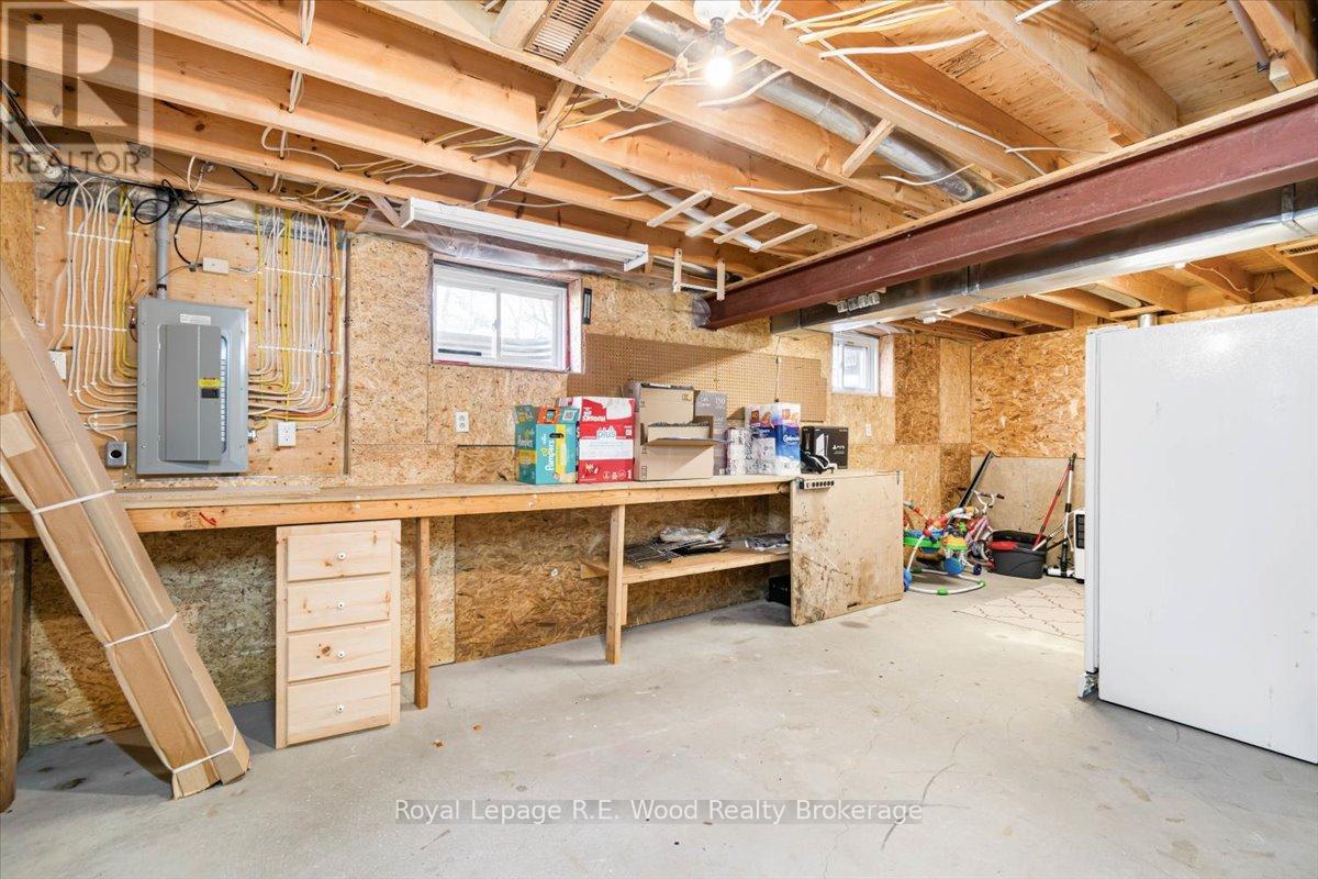 56 WINTERGREEN CRESCENT - 21