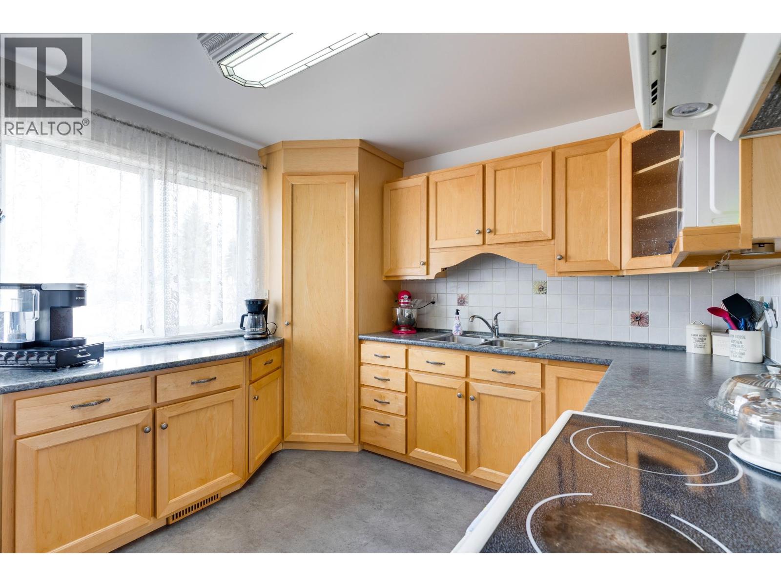 6177 CALEDONIA CRESCENT - 3