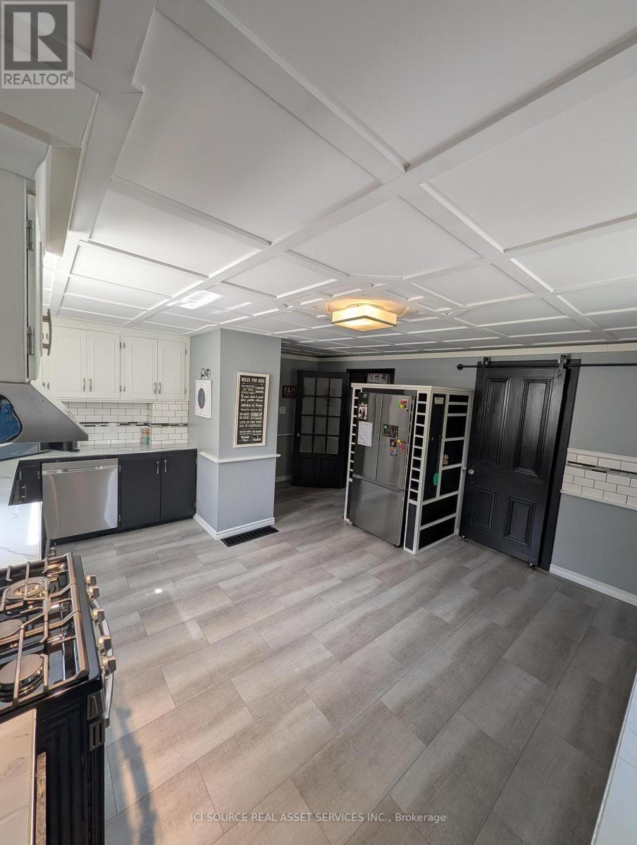 763 BOYLE DRIVE - 22