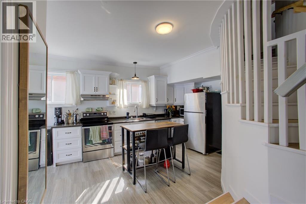 101 JOHN Street E - 18