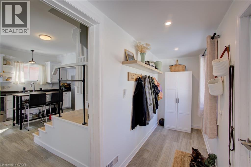 101 JOHN Street E - 27