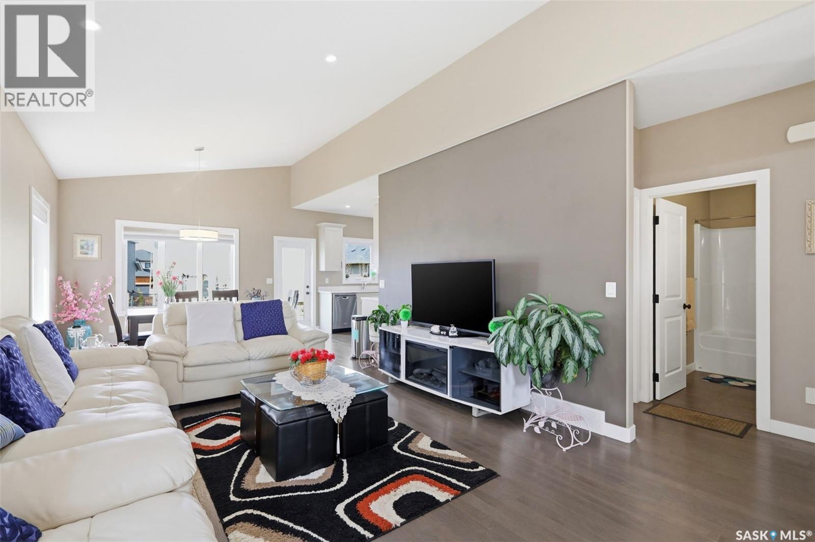 211 Baltzan BOULEVARD - 6