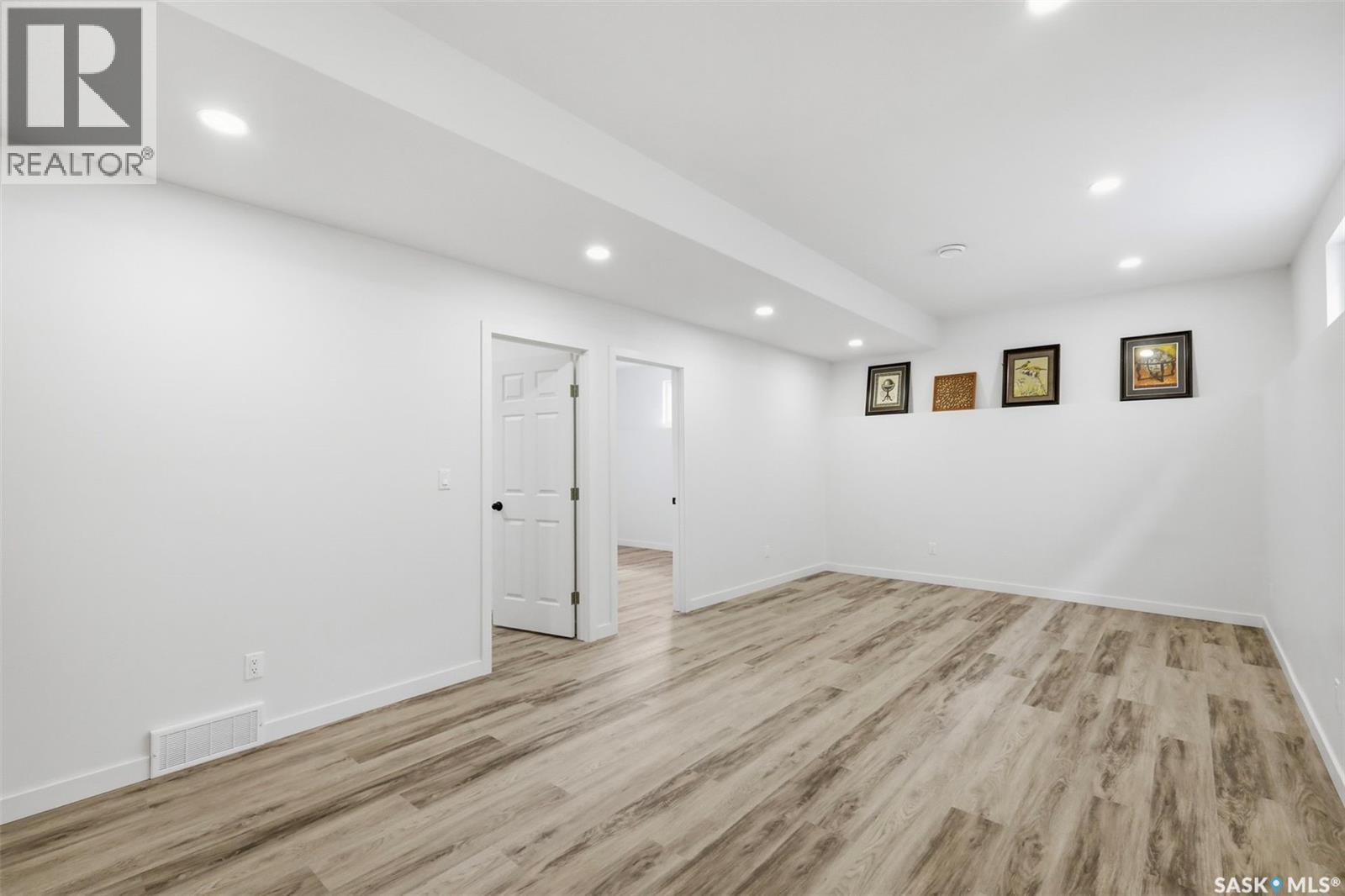 211 Baltzan BOULEVARD - 23