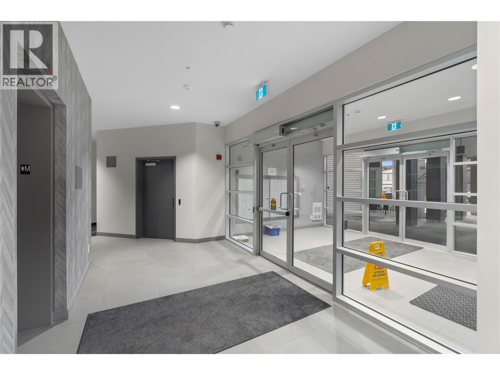 #312 1880 HUGH ALLAN Drive - 40