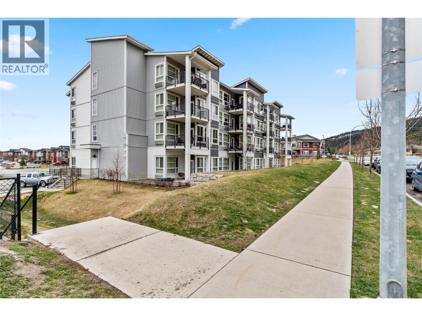 #312 1880 HUGH ALLAN Drive - 25