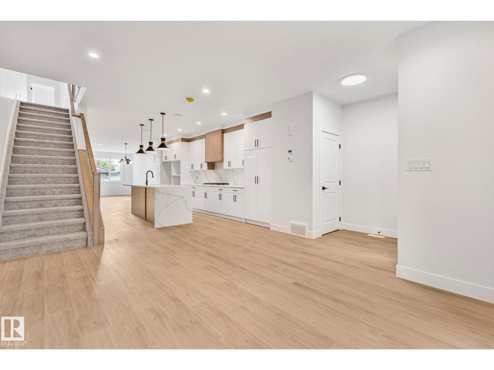 11138 126 ST E NW - 8