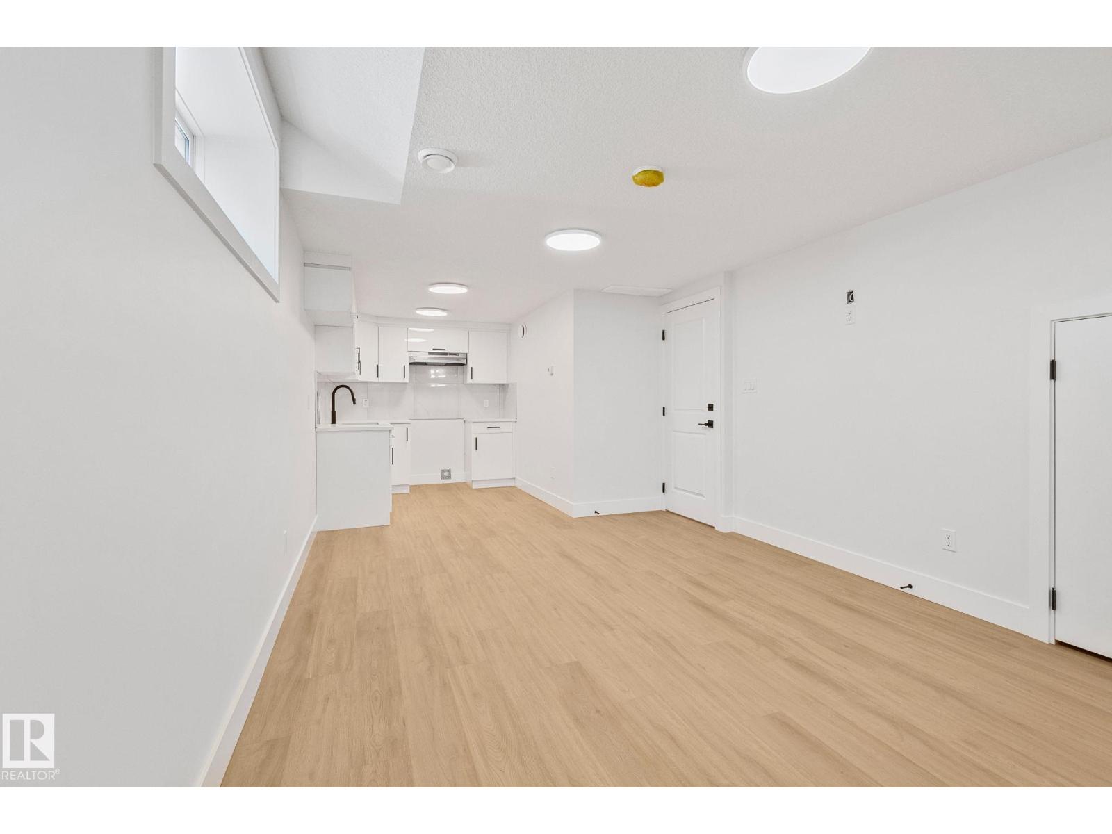 11138 126 ST E NW - 34