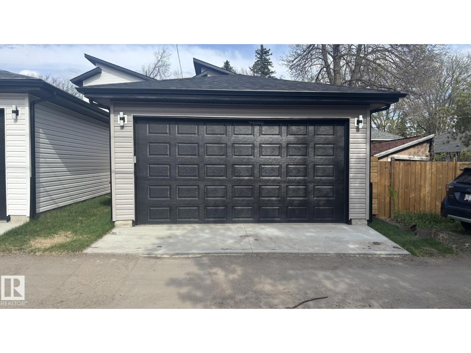11138 126 ST E NW - 47