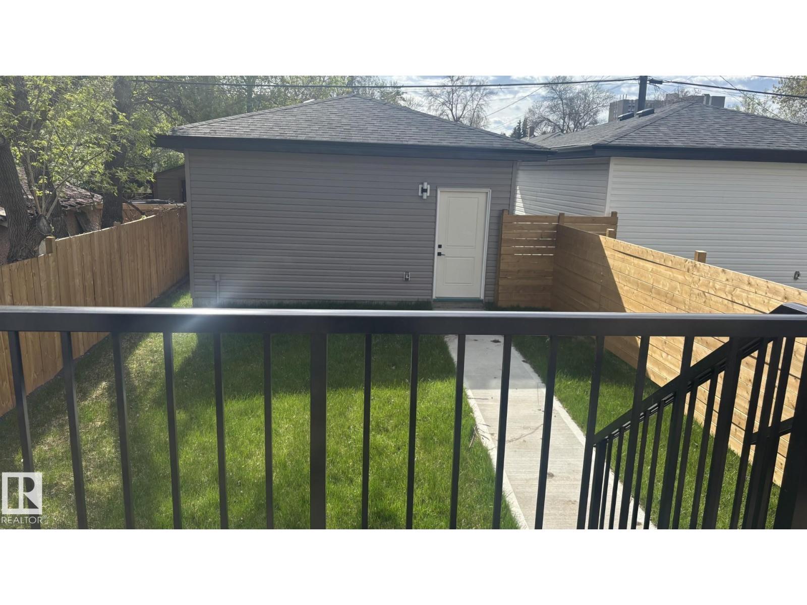 11138 126 ST E NW - 48