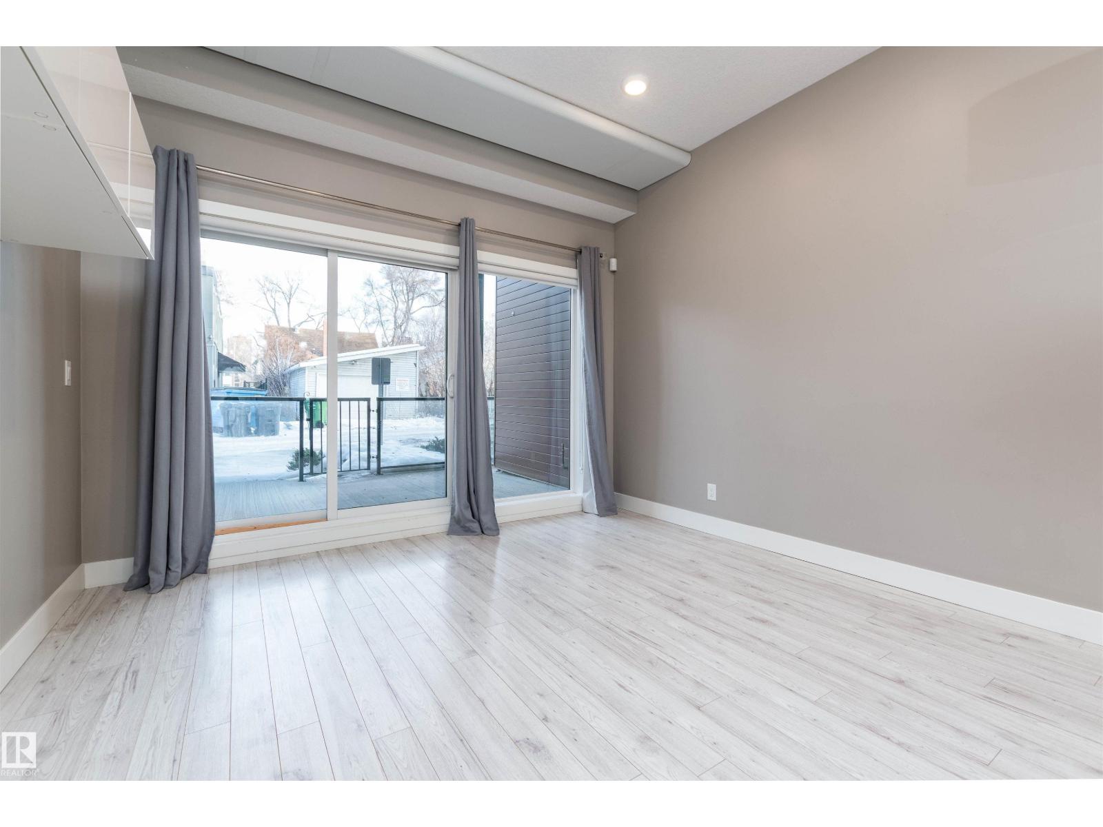 #105 10006 83 AV NW - 12