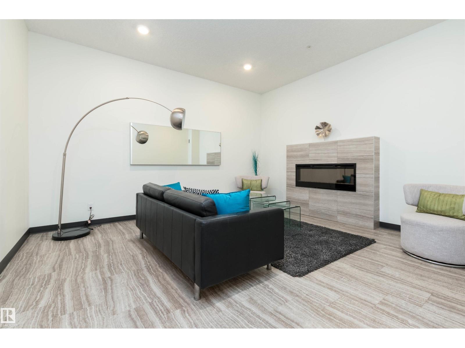 #105 10006 83 AV NW - 22