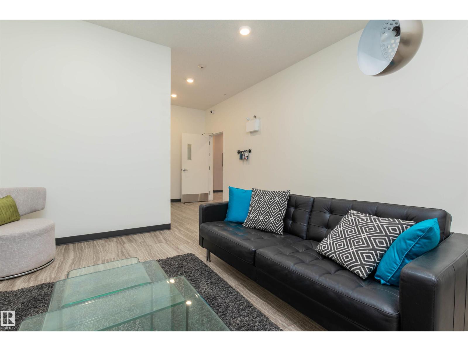 #105 10006 83 AV NW - 23