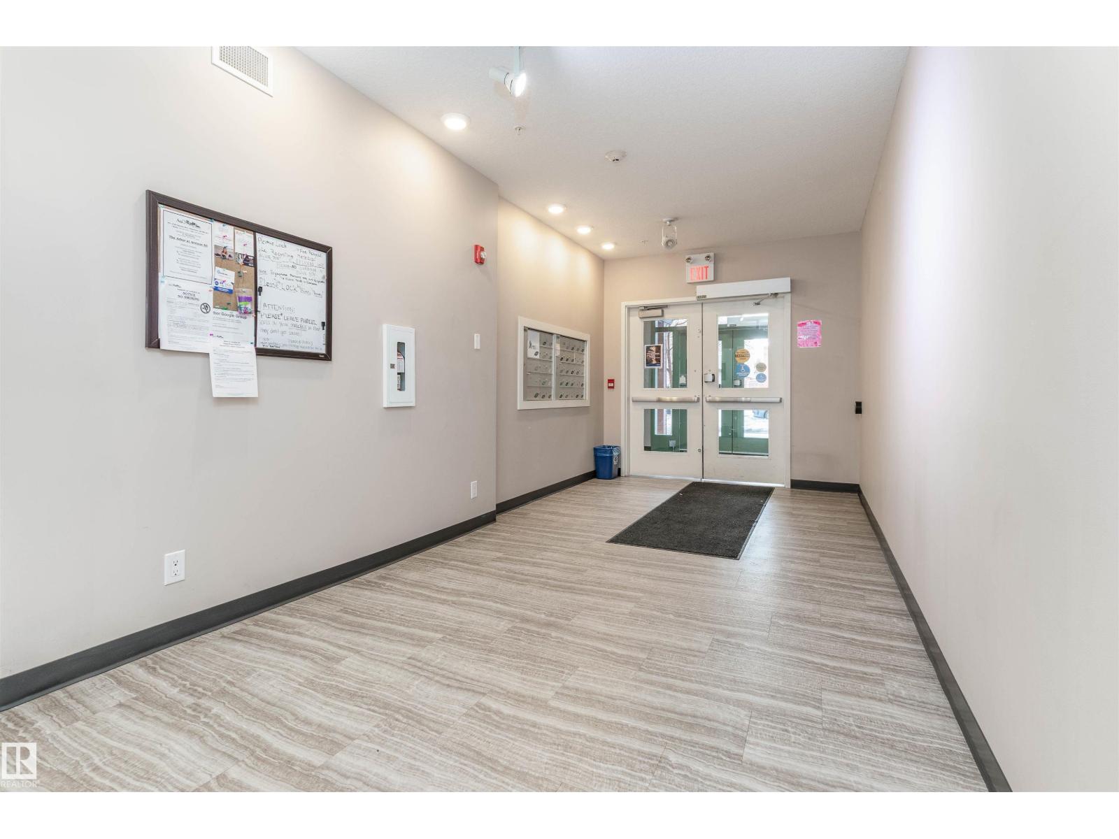 #105 10006 83 AV NW - 25