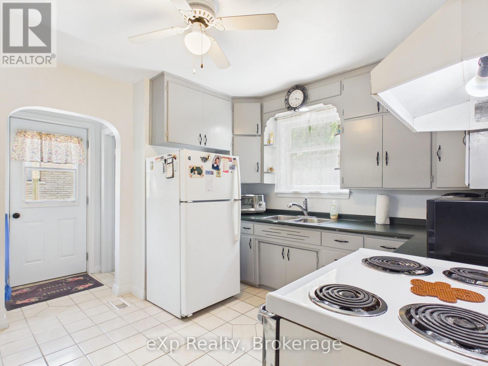 419 COLBORNE STREET - 12