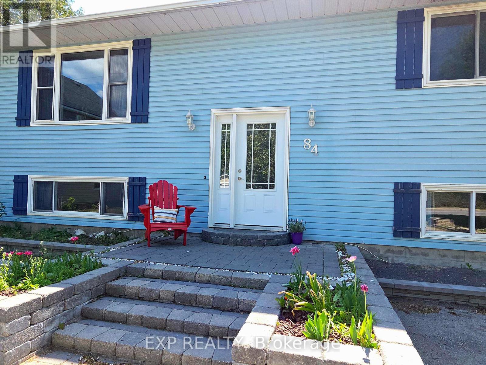 84 MARTIN STREET N - 4