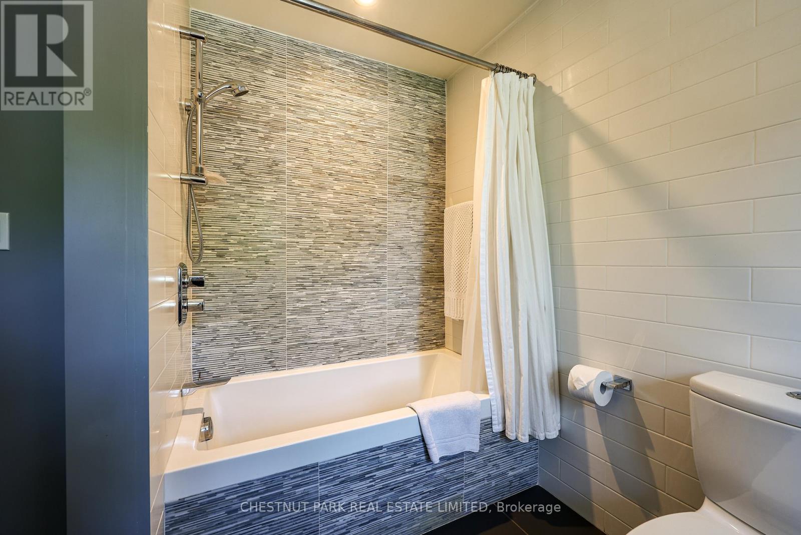 111 GLENVIEW AVENUE - 32