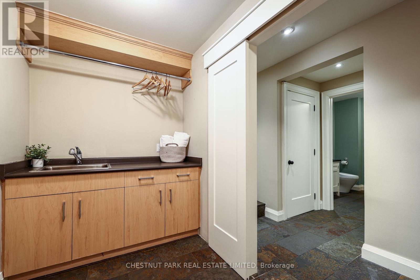 111 GLENVIEW AVENUE - 42