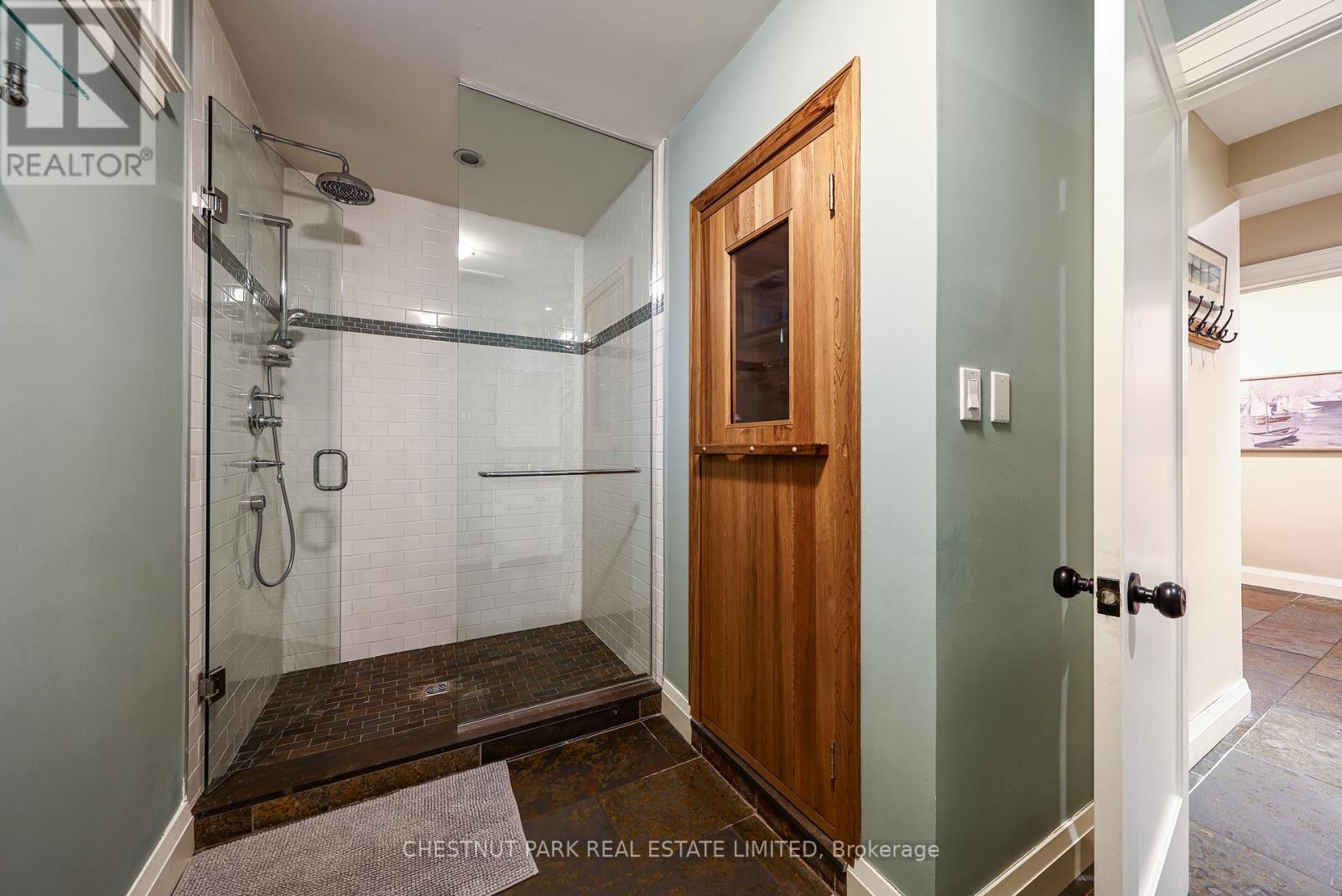 111 GLENVIEW AVENUE - 44